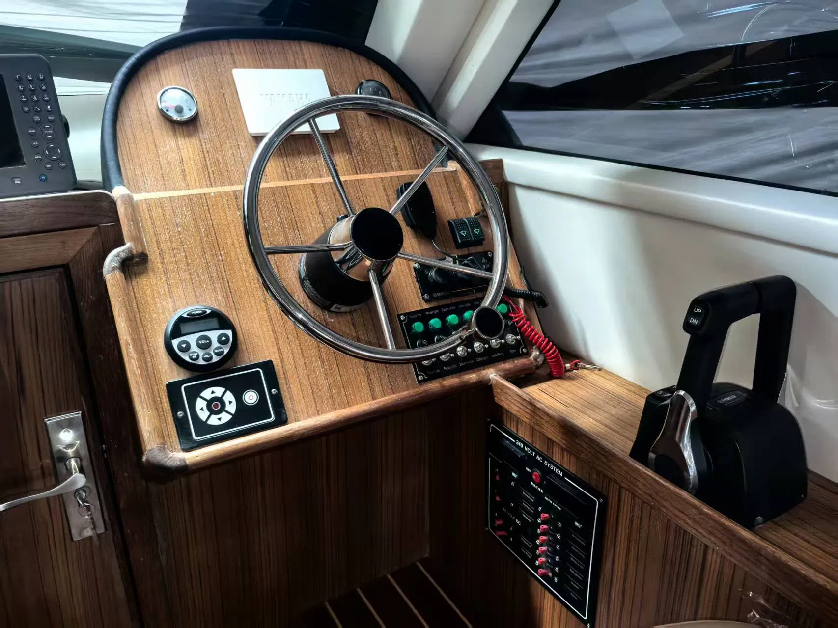 10 Meter Rigid FRP Yacht with Twin YAMAHA 150HP Outboard Motor