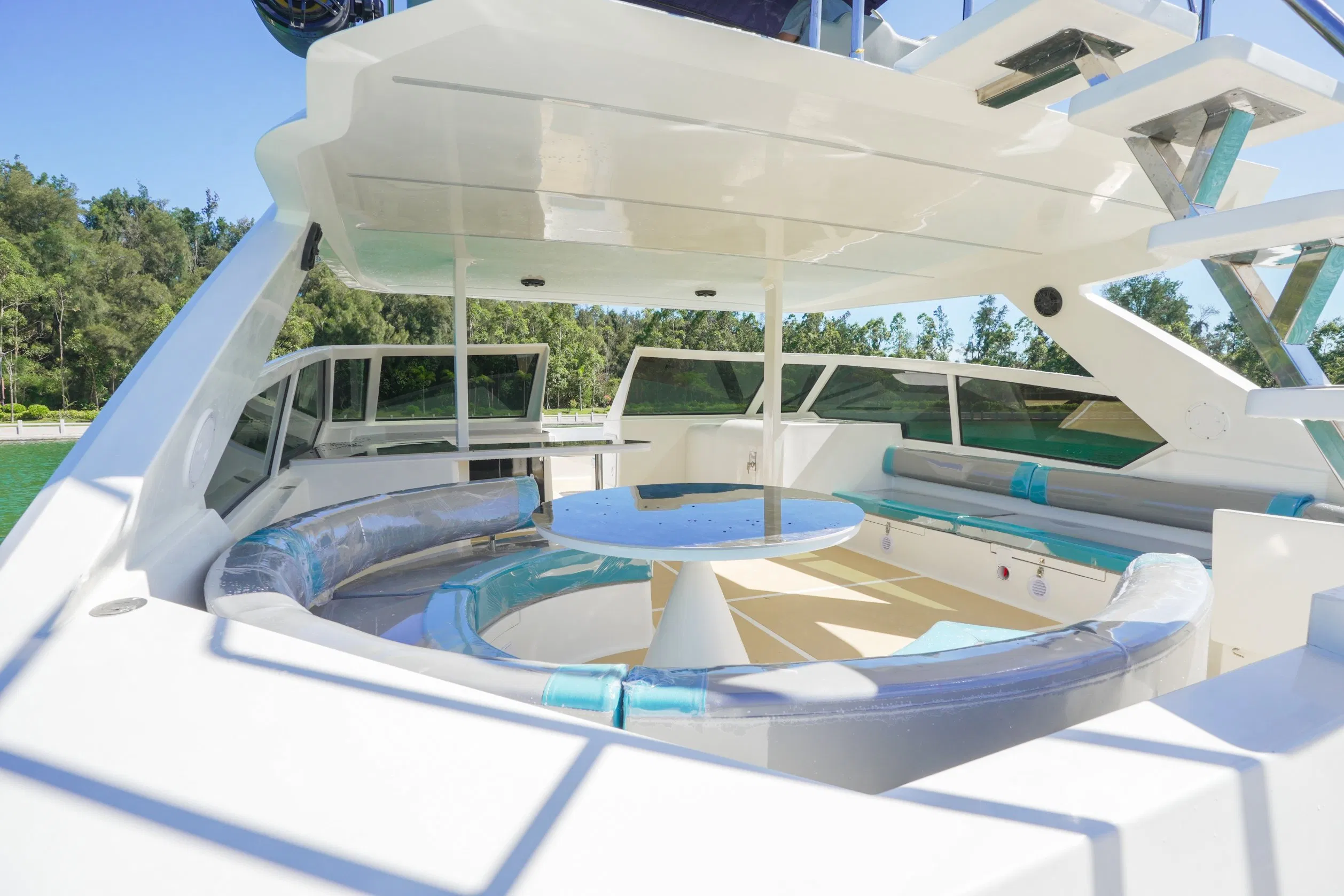 Multipurpose Precise High Strength Motor Yacht with Bars