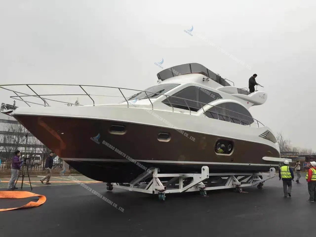 Dk-Lu55 Fiberglass Yacht Luxury Boat Cabin Cruiser Fishing Houseboat for Sale