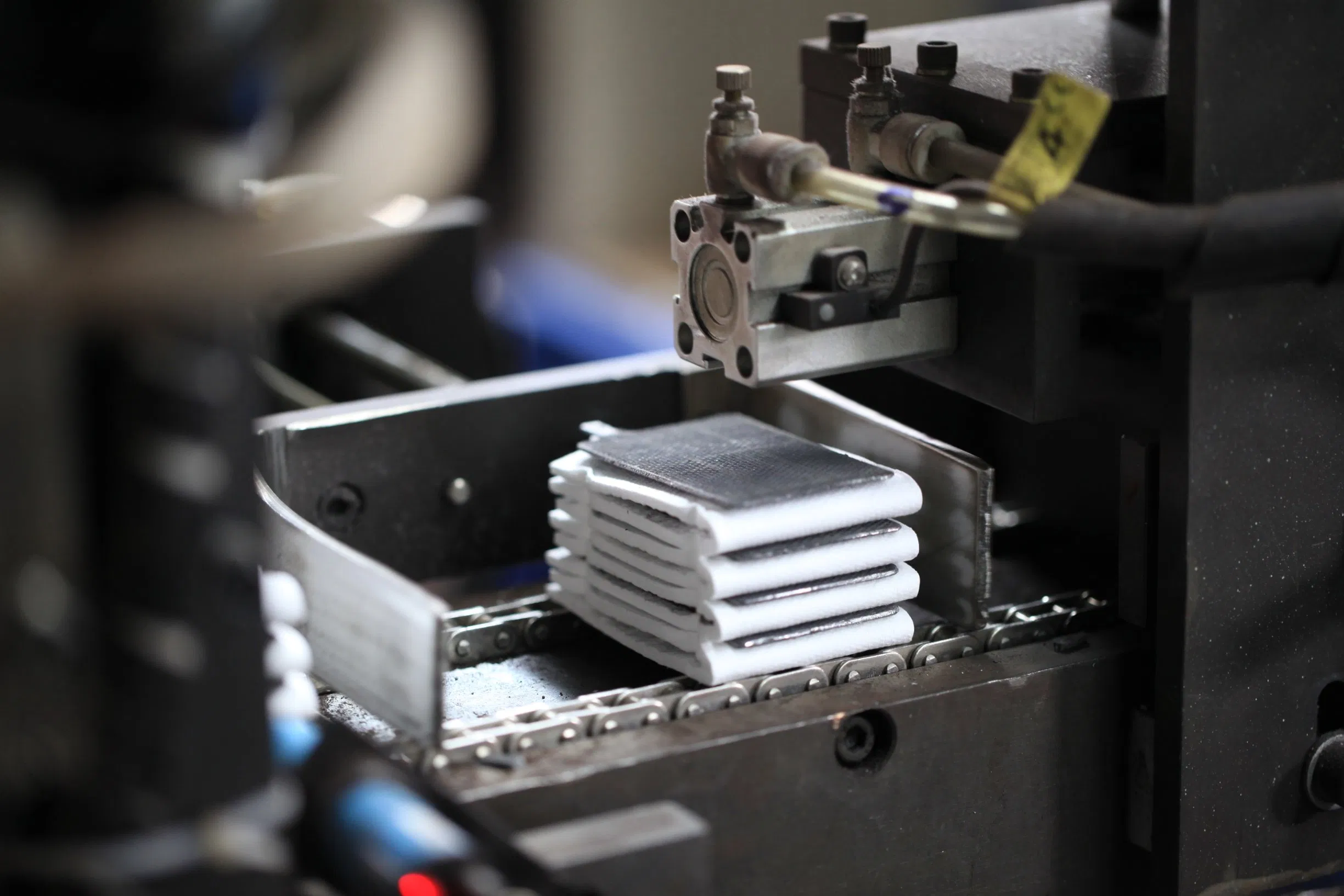 12V 33Ah Rechargeable AGM SLA Sealed Lead Acid Battery for Scooter deep cycling power for your Boat or RV