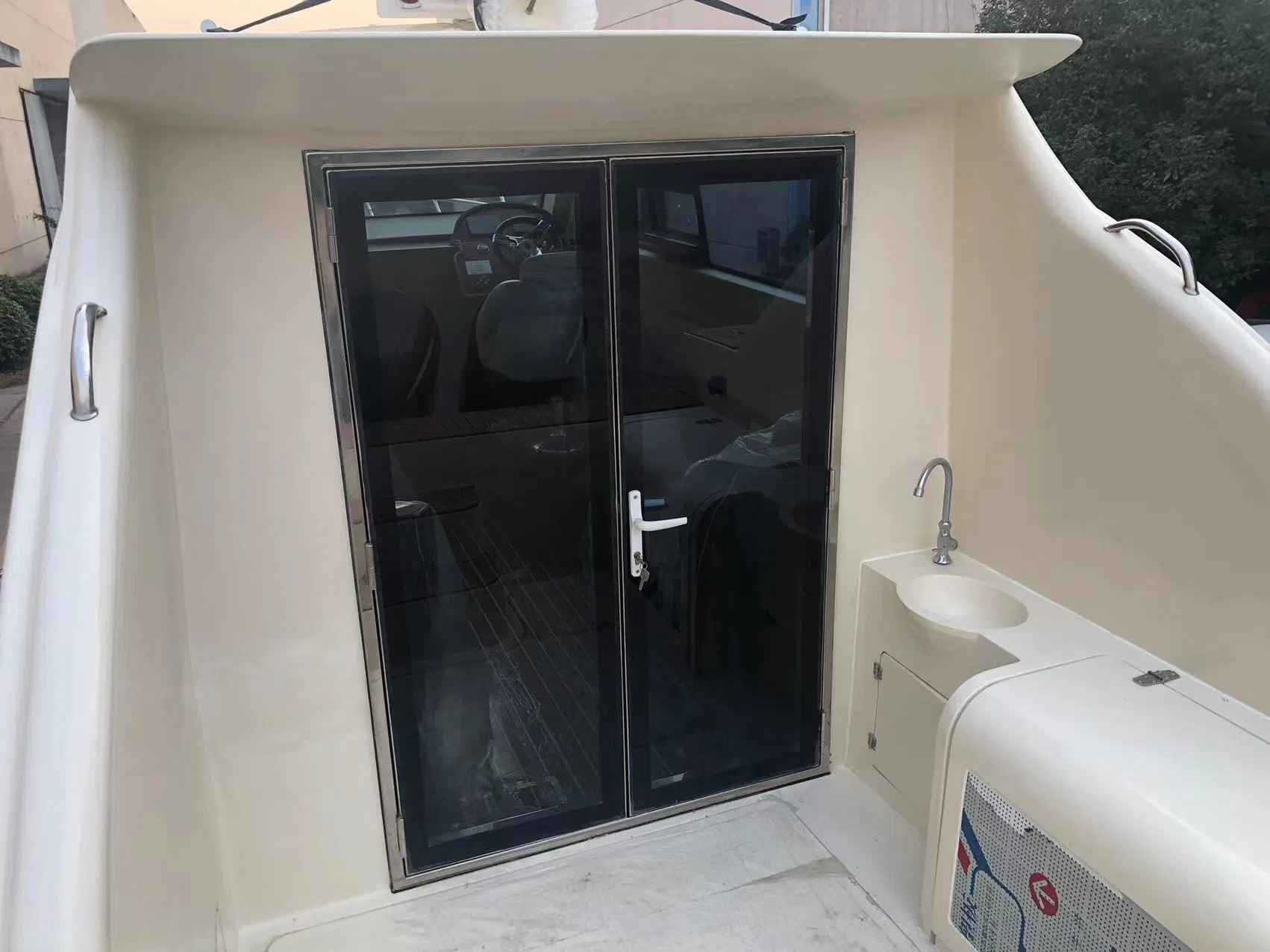 Fiberglass Luxury Yacht Boat with Dual YAMAHA 150HP Motor for Coastal and Inland Lake