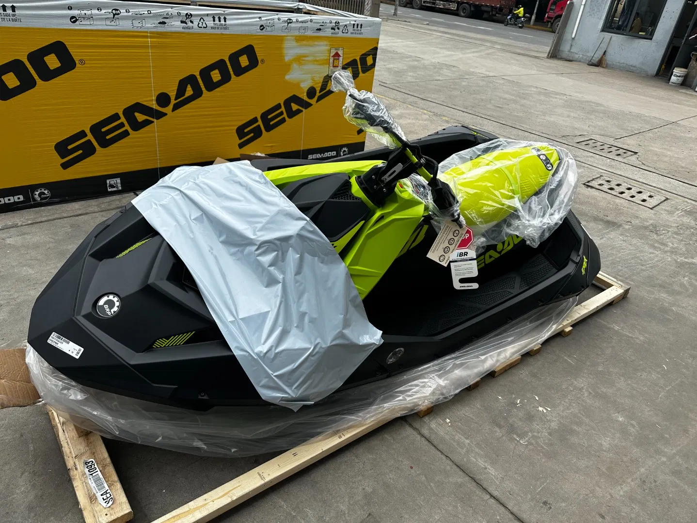 Original 2024 Brp Seadoo Jet Ski Motor Boat Spark Trixx 90HP/Yellow