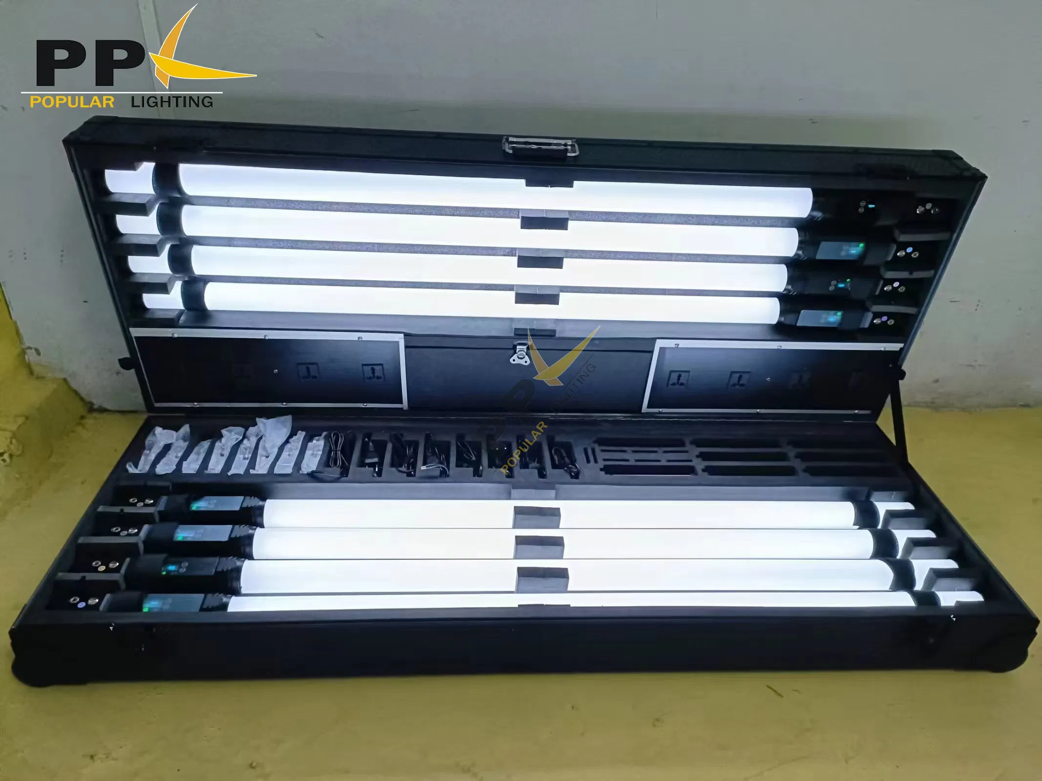 Wireless 360 Degree RGB LED Tube Light Outdoor DMX RGB Battery LED Pixel Tube Light Bar Stage Lights with Flight Case