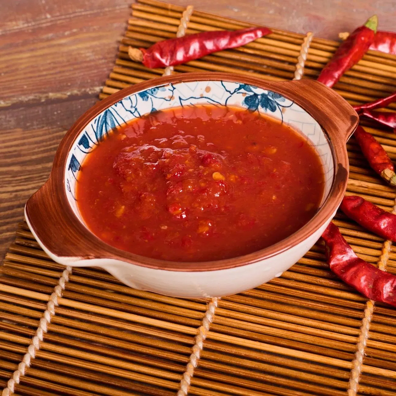 Factory Directed Red Chili Sauce Glass Bottle Hot Paprika