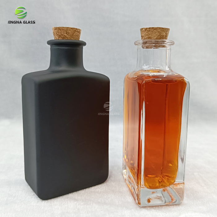 500ml 750ml Premium Clear Glass Bottle Thick Walled Liquor Bottle for Vodka Food Grade