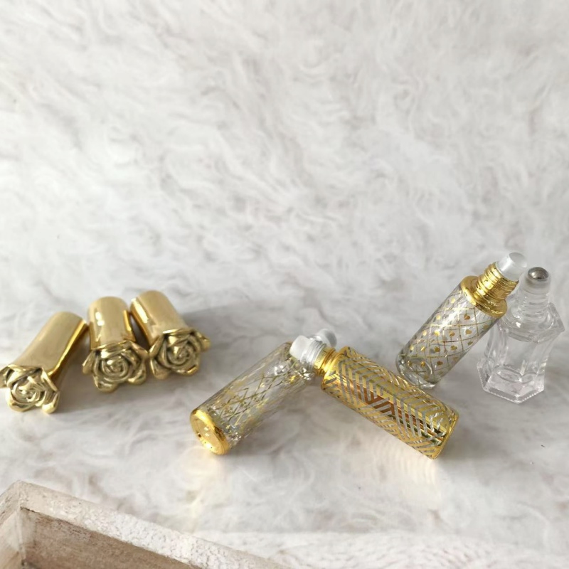 Flower Cap Portable Glass Perfume Bottle New Style Cosmetic Bottle with Roll on Ball