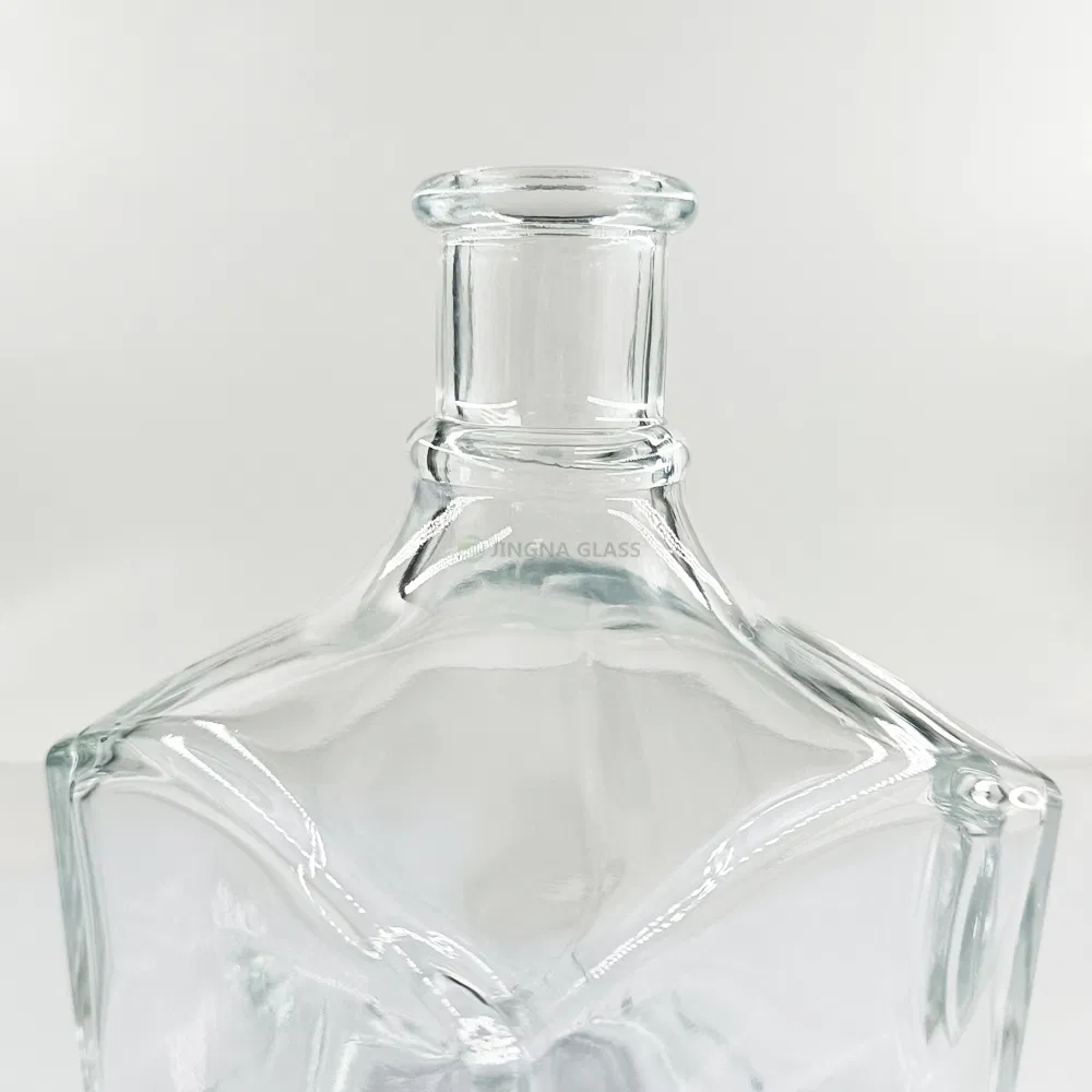 Luxury High Quality Square Wholesale Glass Whisky Bottle with Cork Reusable Bottle Manufacturer Glass Bottle for Whisky