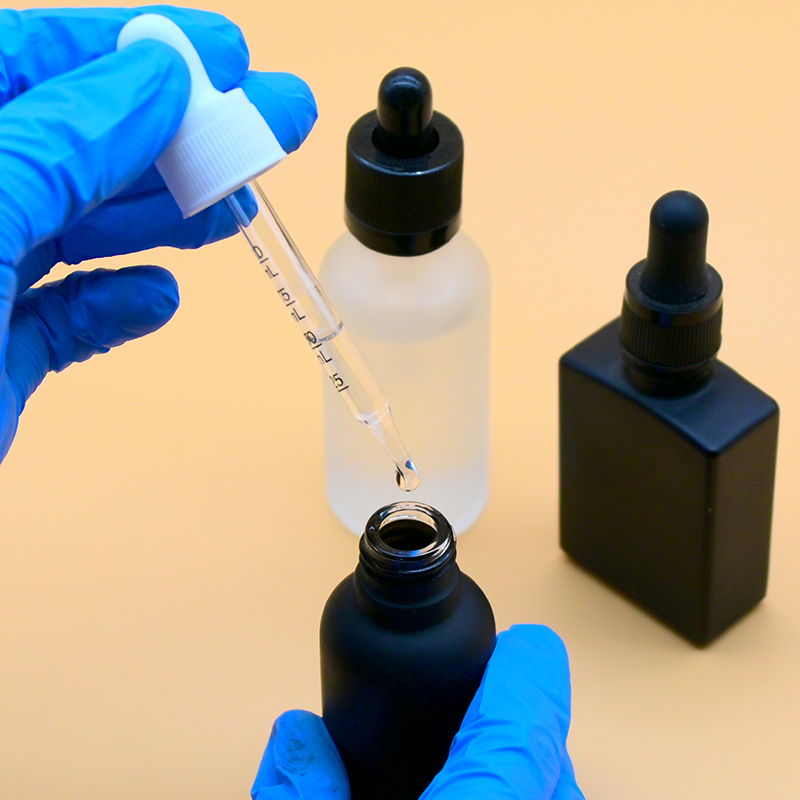 Essential Oil Bottle 5ml 10ml 15ml 20ml 30ml 50ml 100ml Frosted Black White Glass Bottle with Calibrated Glass Pipette Empty Custom Logo in Stock