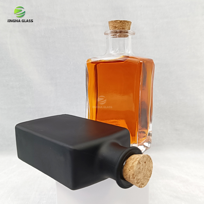 500ml 750ml Premium Clear Glass Bottle Thick Walled Liquor Bottle for Vodka Food Grade