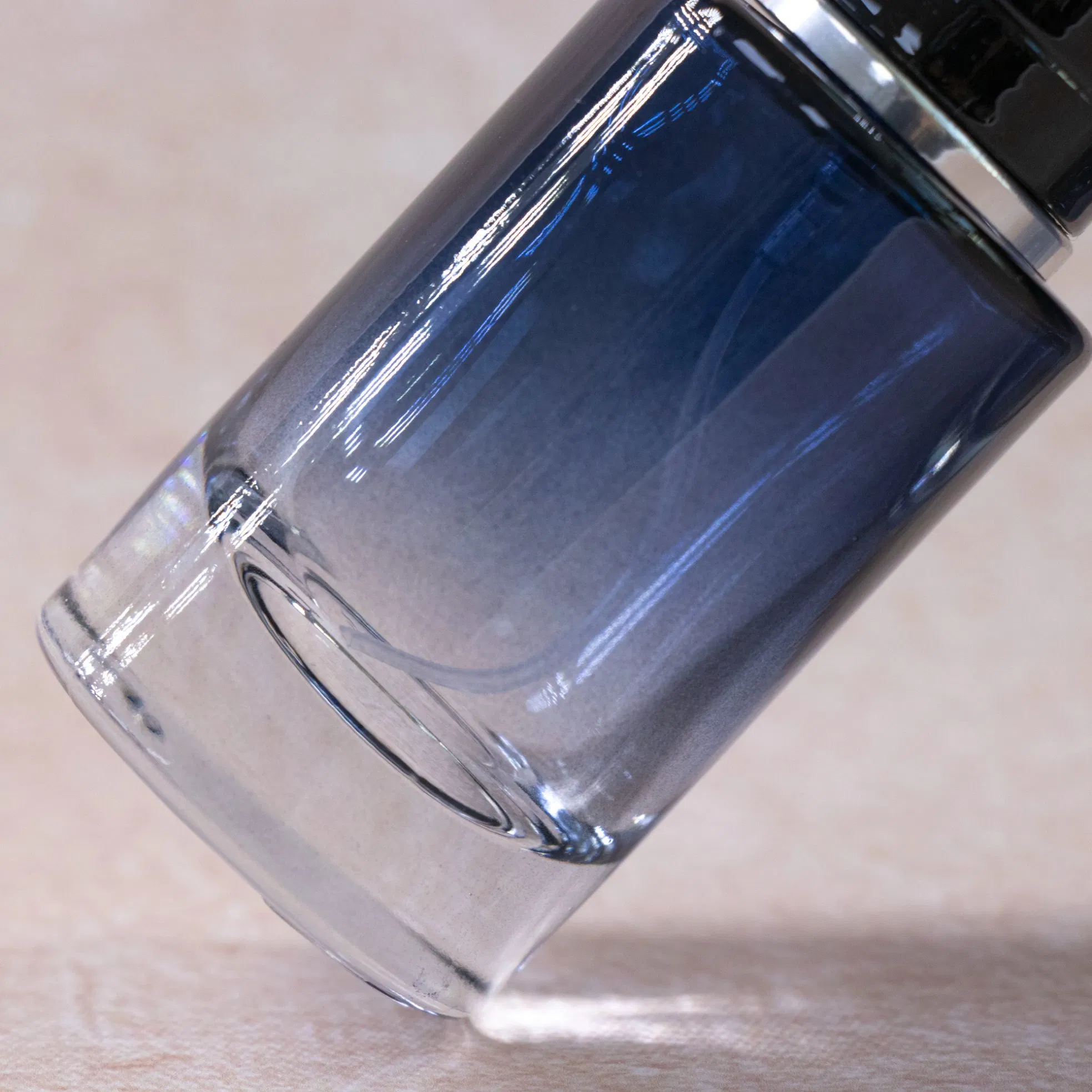 Wholesale Cylinder Round Empty 30ml 50ml 100ml Gradient Blue Glass Perfume Bottle