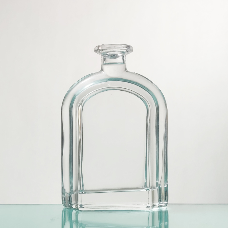 Hot Sale 700ml Spirit Gin Whisky Vodka Brandy Xo Liquor Clear Glass Bottle with Corks