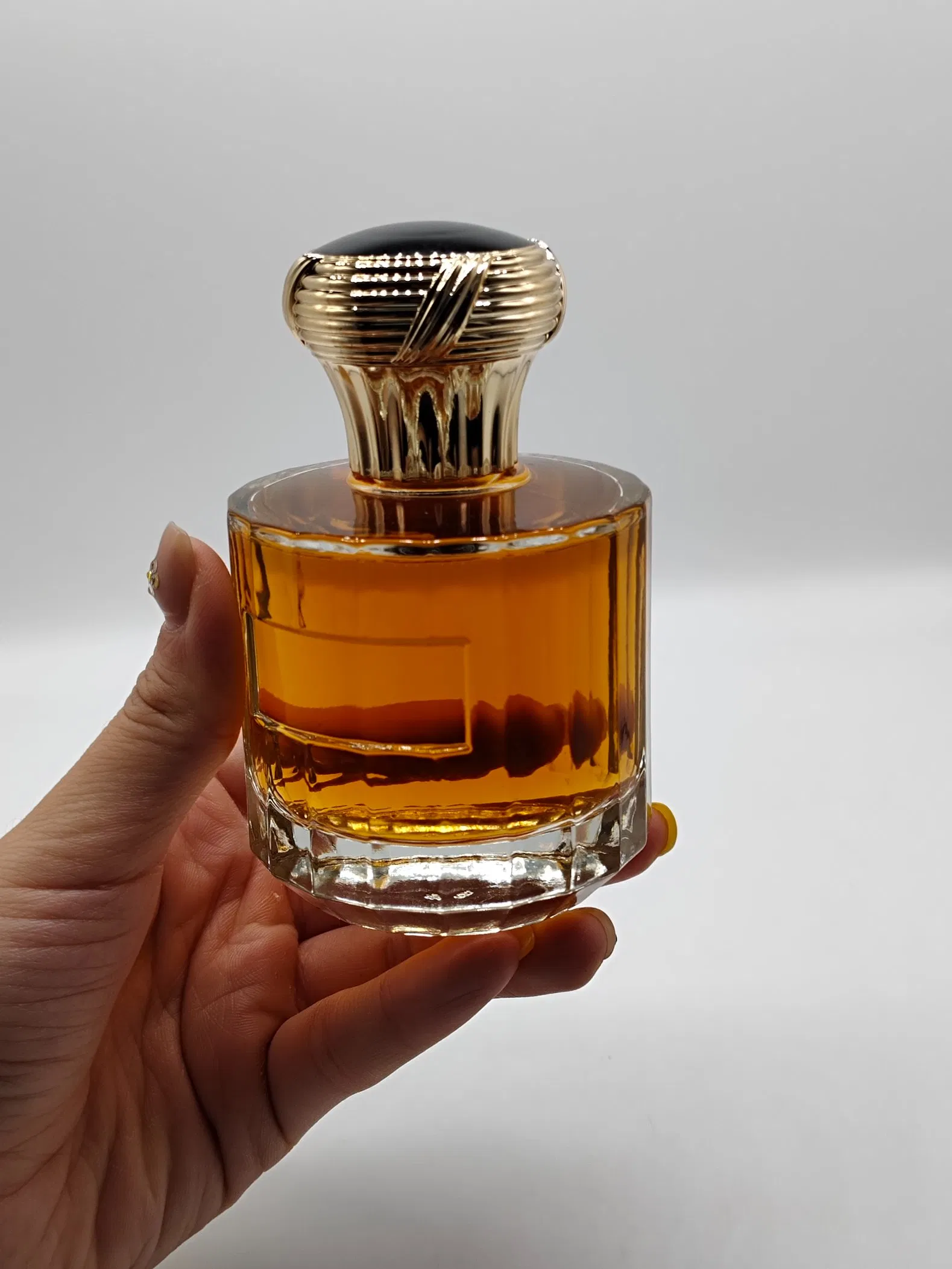 100ml Round Pattern Glass Perfume Bottle Label Logo Design Wholesale Custom Cosmetics