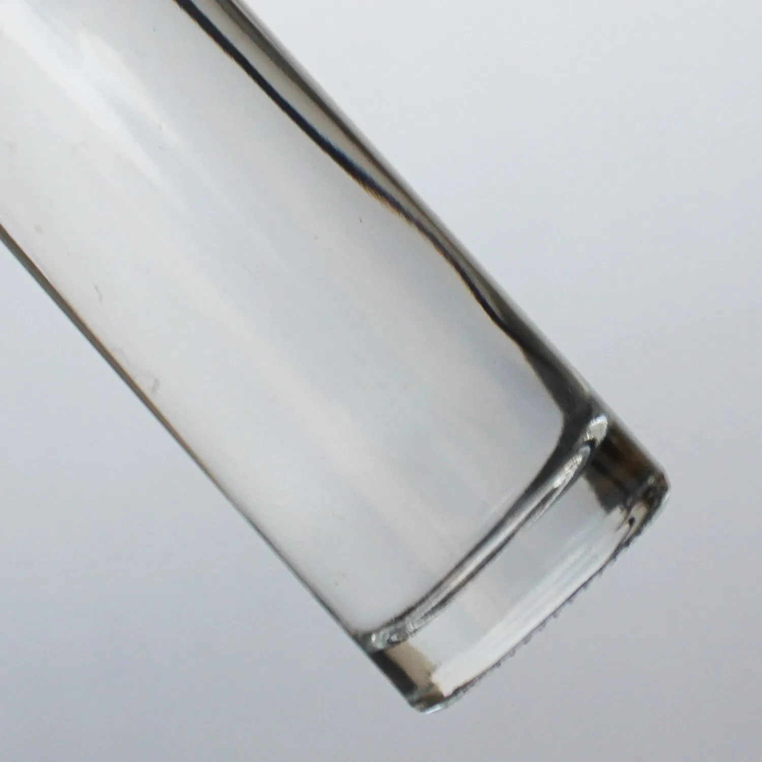 High-Grade Nordic Food Grade Affordable Whisky Vodka Liquor Spirits Gin Rum Tequila Brandy Xo Mezcal Empty Super Flint Glass Bottle with Screw Cap for Gift