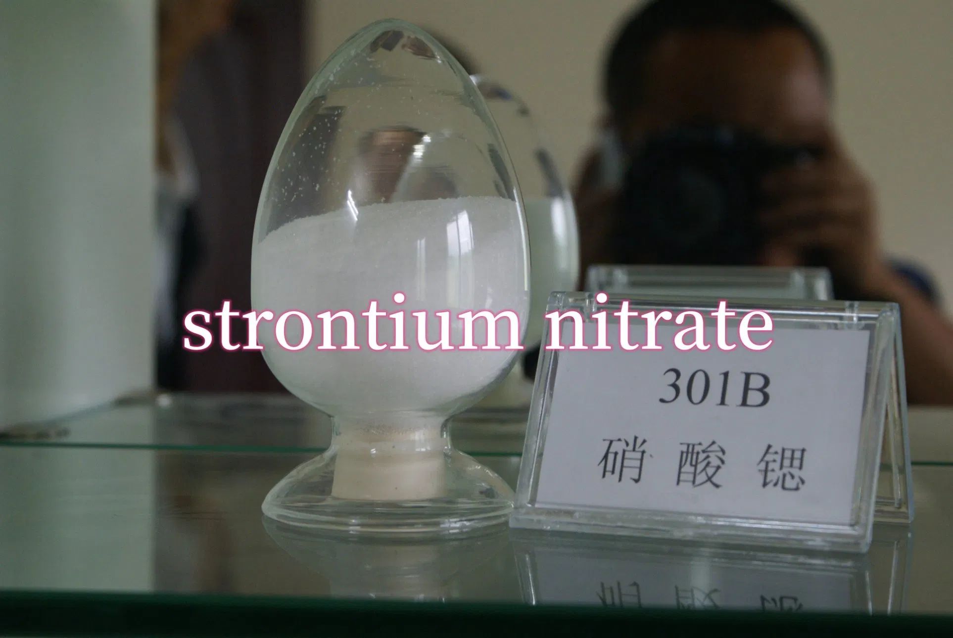 Colorless Cubic Crystal Used to Make Red Fireworks Signal Lamp Optical Glass Medicine