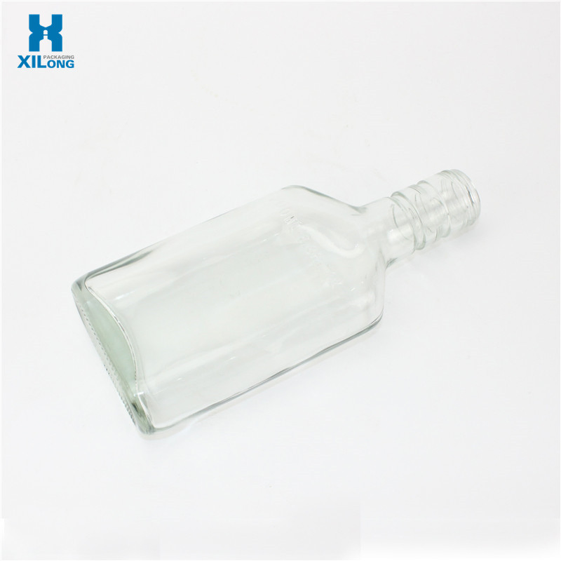 2023 New Design 500ml 700ml Alcohol Clear Bottles Reusable Glass Liquor Bottle