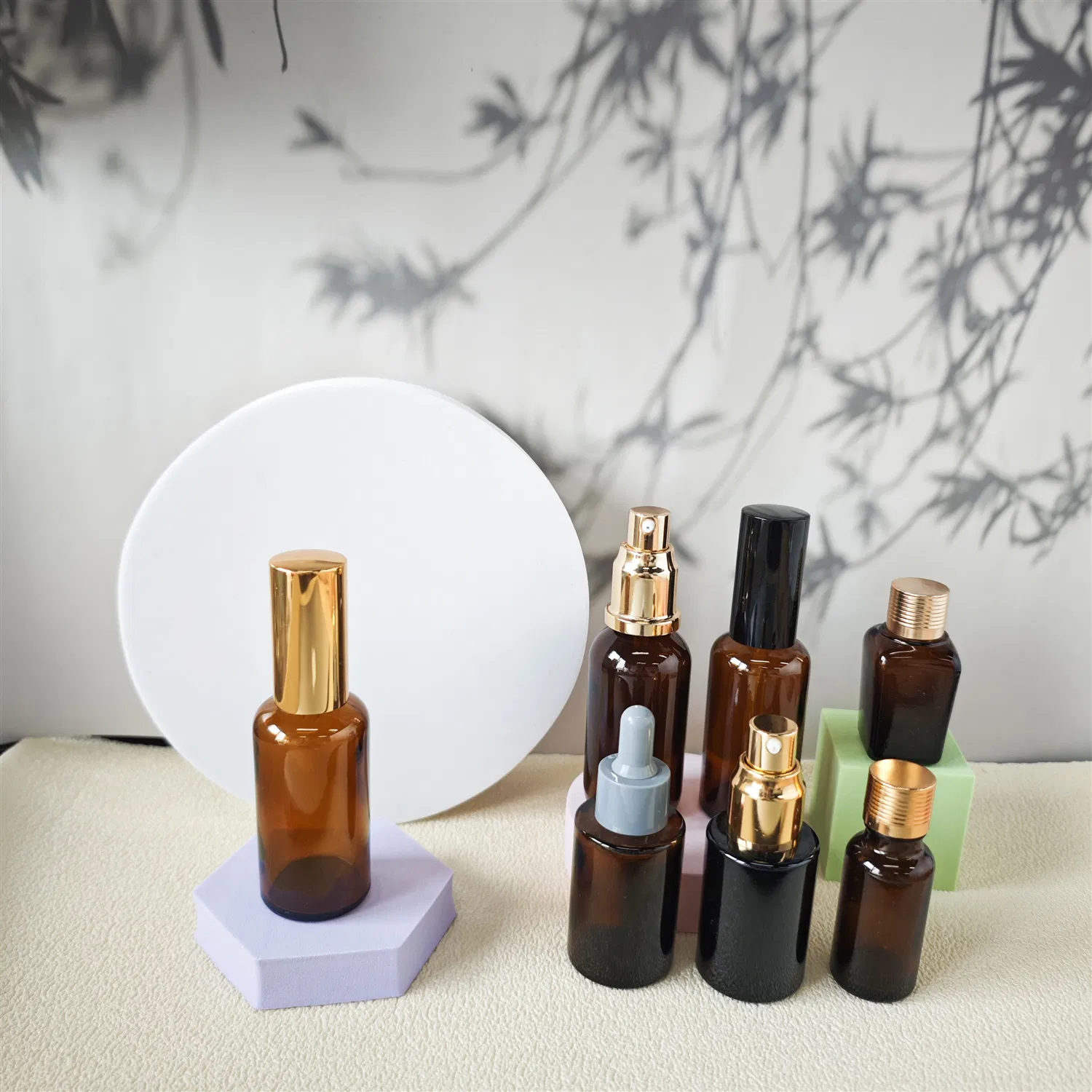 Refillable Portable Cosmetic Packaging 30ml 50ml Amber Essential Oil Glass Bottle with Fine Mist Spray Cream Lotion Pump