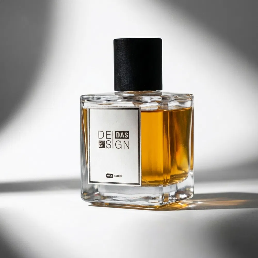 Square 50ml 100ml Botella De Vidrio Para Perfume Clear Glass Parfum Spray Bottle Empty Elegant Luxury Perfume Bottle with Creative Wooden/Black Cap