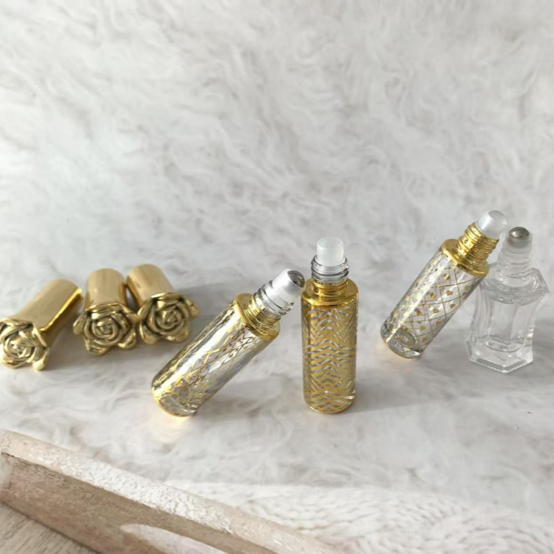 Flower Cap Portable Glass Perfume Bottle New Style Cosmetic Bottle with Roll on Ball