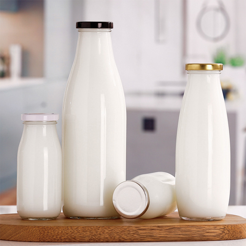 Wholesale 200ml 250ml 500ml 1L Round Glass Milk Bottle Coffee Beverage Drink Empty Juice Bottles with Metal Lid