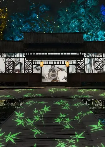 Light and shadow multimedia projection show