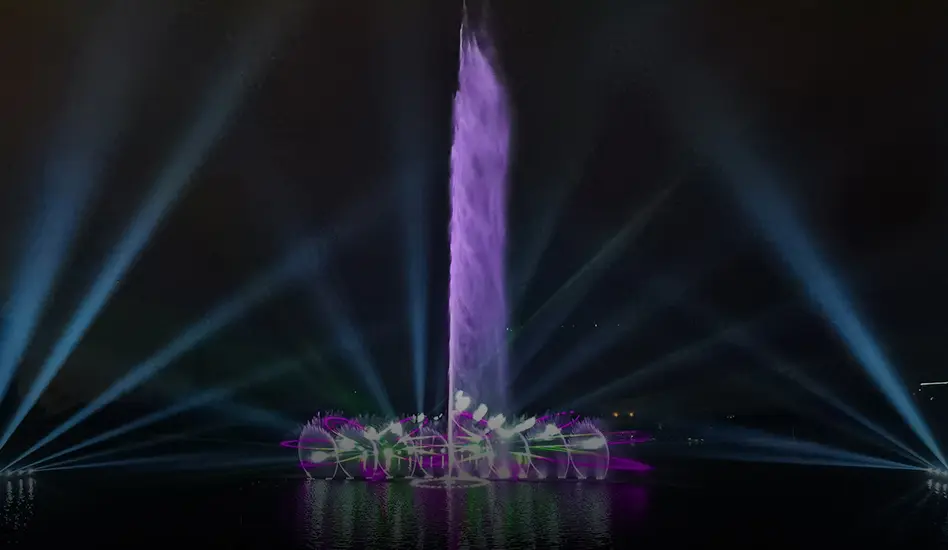 Emei Lotus Lake fountain