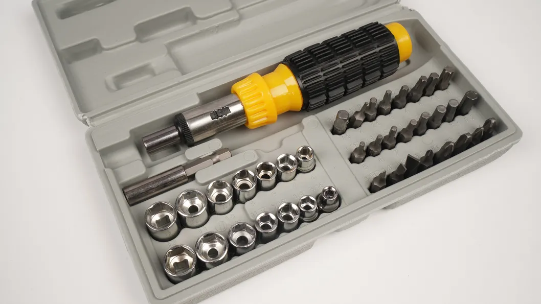 41PCS Professional Widely Used Multi Function Auto Repair Tool Socket Set Product Shot 3