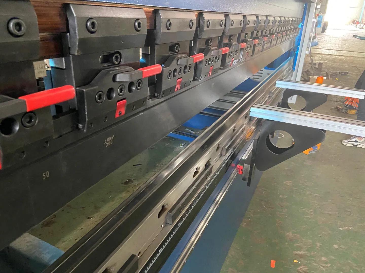 Press Brake 400t4000 with Da66t Control System Metal Pipe and Tube Bending Machinery