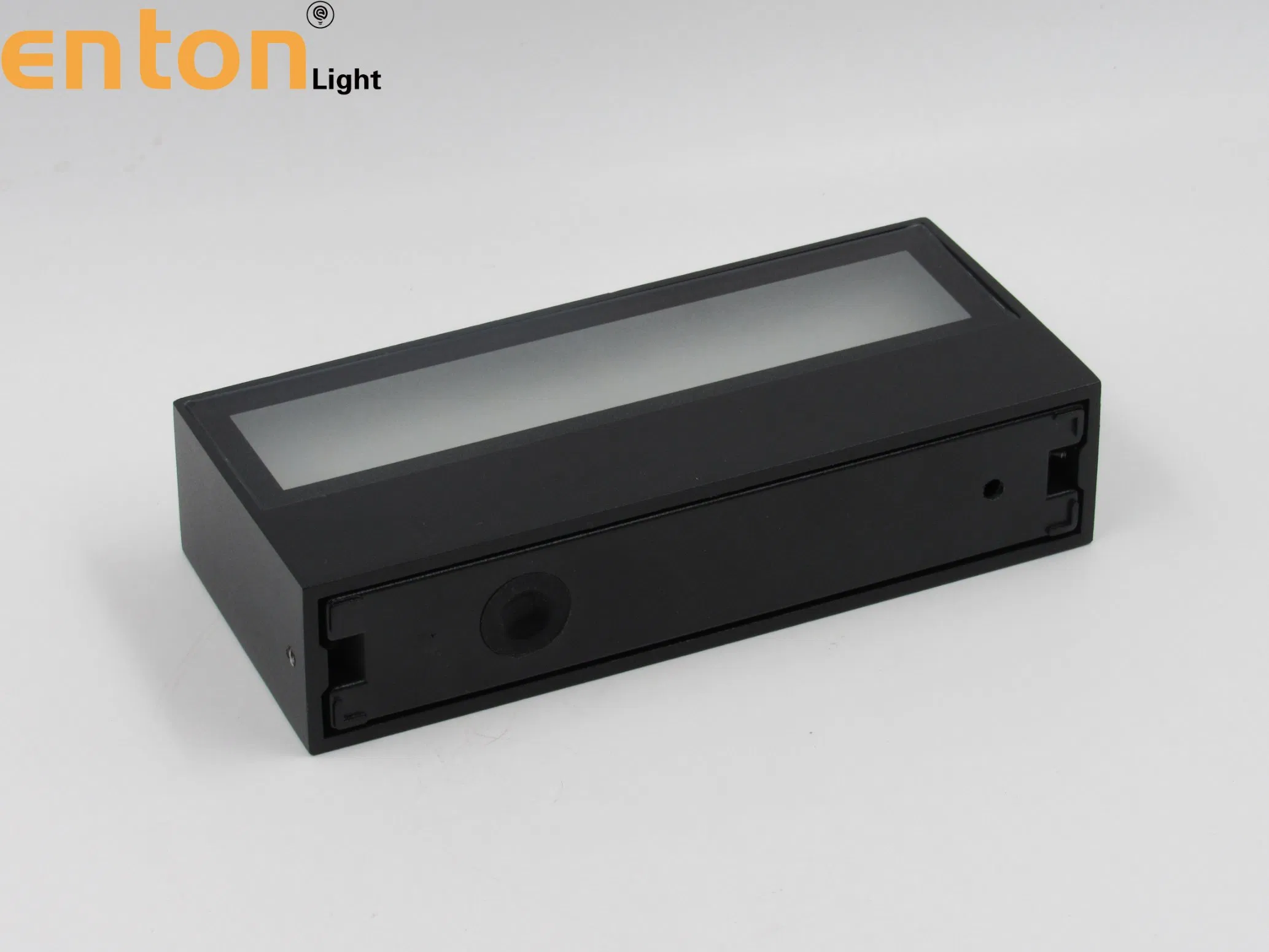 Elegant Outdoor LED Wall Light - 6W Warm White, IP54 Rated