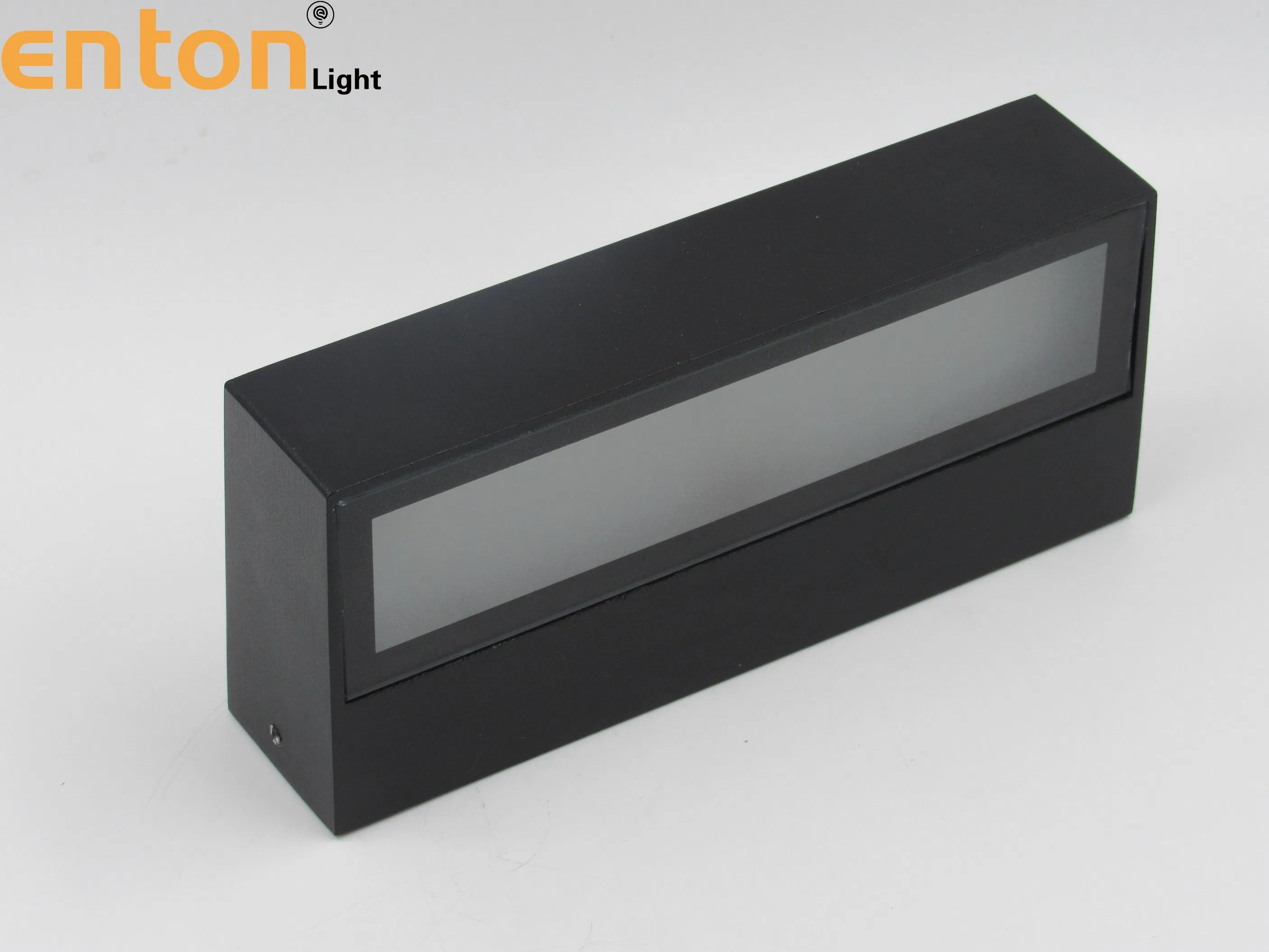 Elegant Outdoor LED Wall Light - 6W Warm White, IP54 Rated