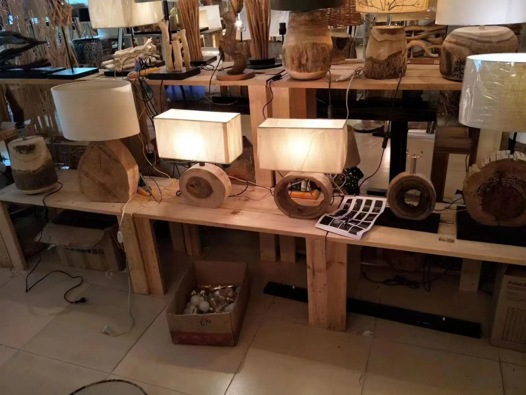 Creative Tree Hole Unique Wooden Table Lamp Desk Lamp Light for Home Restaurant Bar