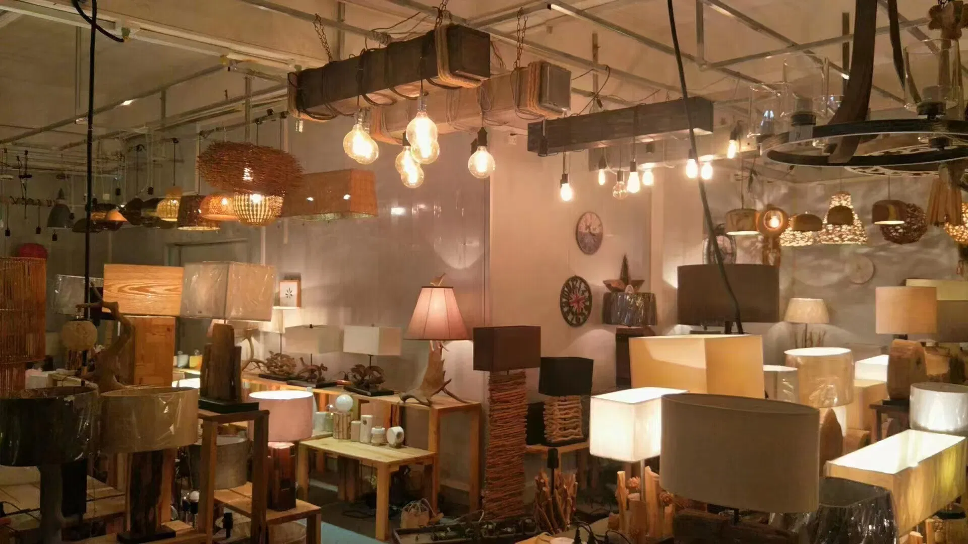 Creative Tree Hole Unique Wooden Table Lamp Desk Lamp Light for Home Restaurant Bar