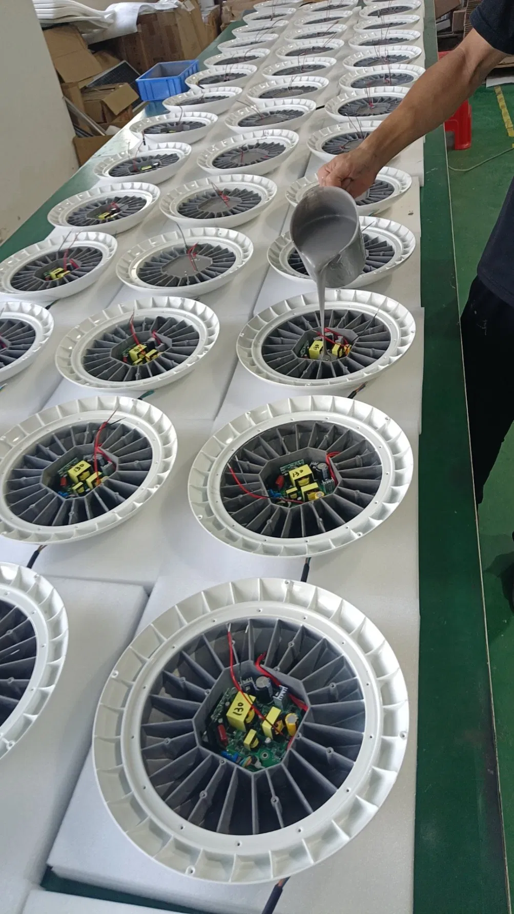 200W Industrial High Bay Lamp Warehouse Shop UFO High Bay Light