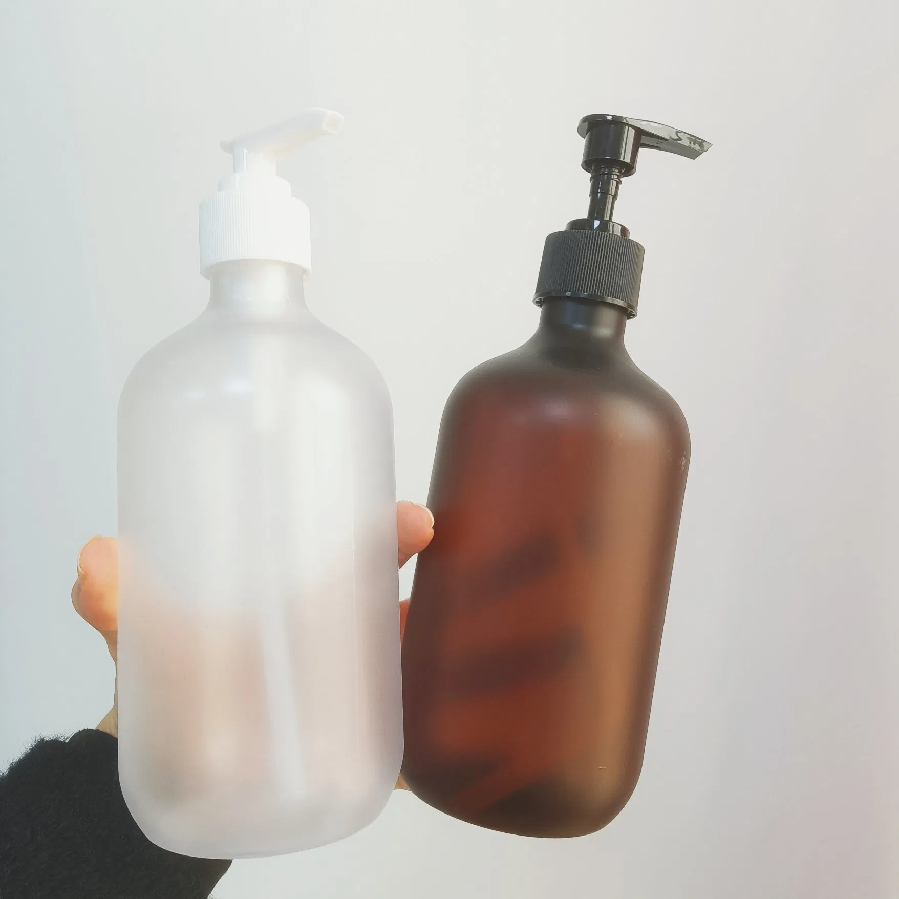 Recyclable Empty Plastic Frosted Bottle with Black Lotion Pump