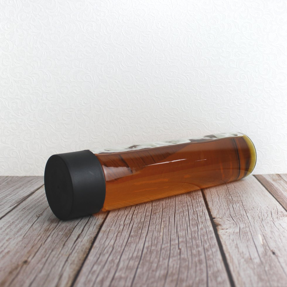 Wholesale Customizable 750ml Ultra-Transparent Recyclable Glass Mineral Water Bottle Beverage Container with Engraved Patterns Plastic or Metal Cap