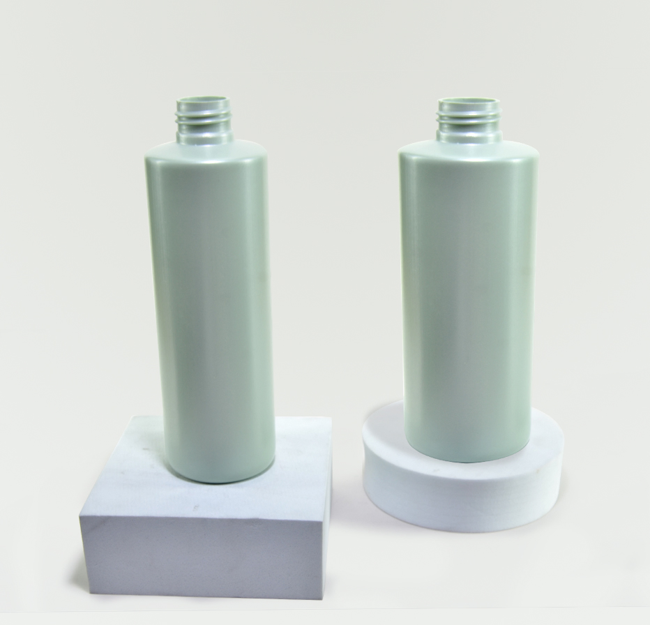 Squeeze Bottle Refillable Colored 240ml 8oz Plastic HDPE Lotion Bottle for Shampoo with Disc Top Cap