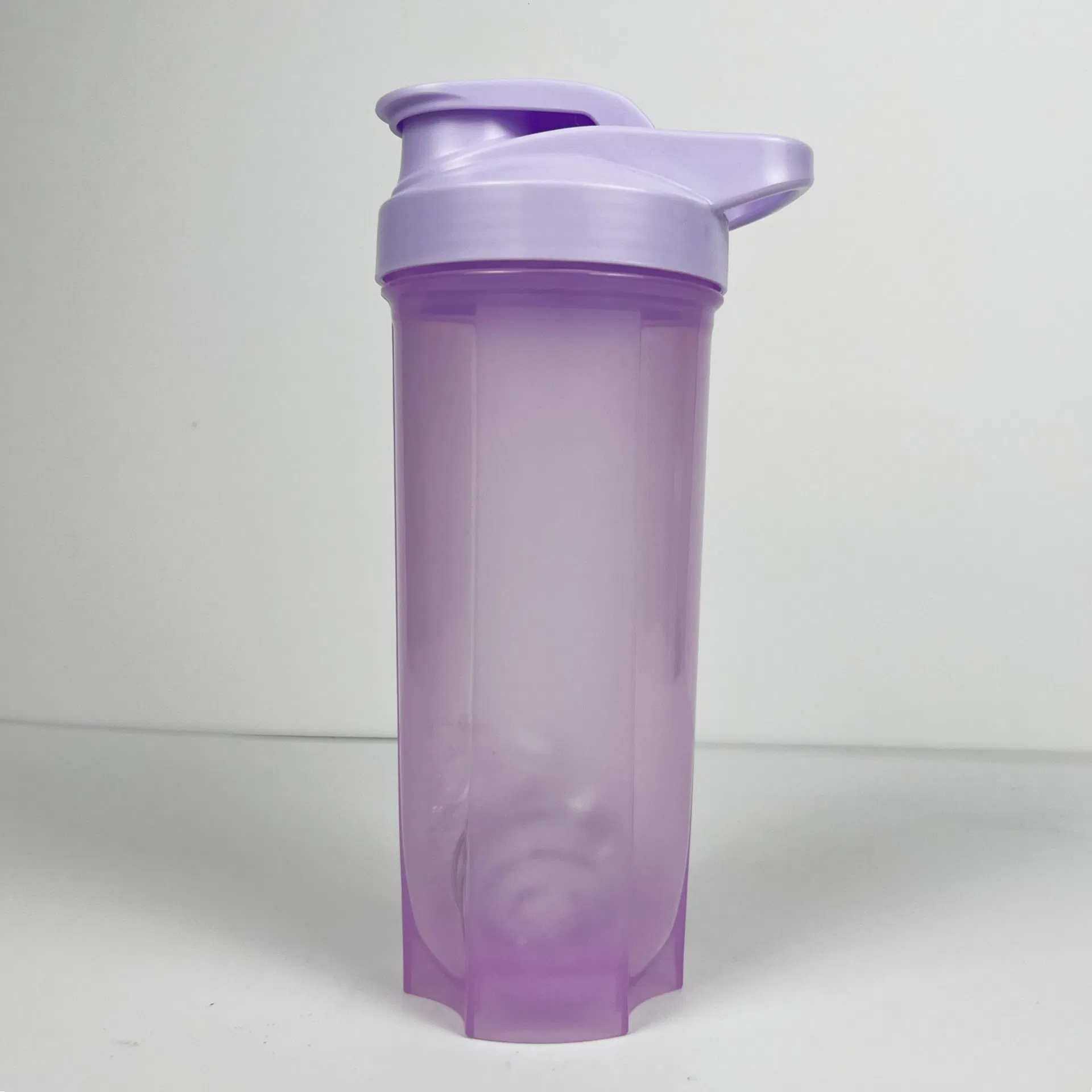 Customized 700ml Fitness Plastic Sports Protein Shaker Bottle Leakproof Gym Shaker Cups for Protein Shakes Powder