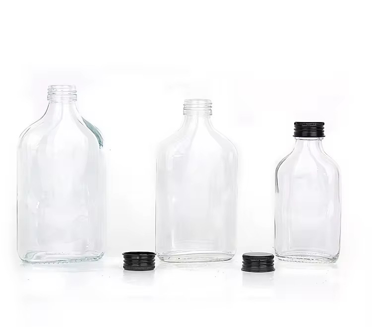 Recyclable 10oz Square Juice Bottles Fruit Tea Glass Bottle 300ml with Plastic Lids