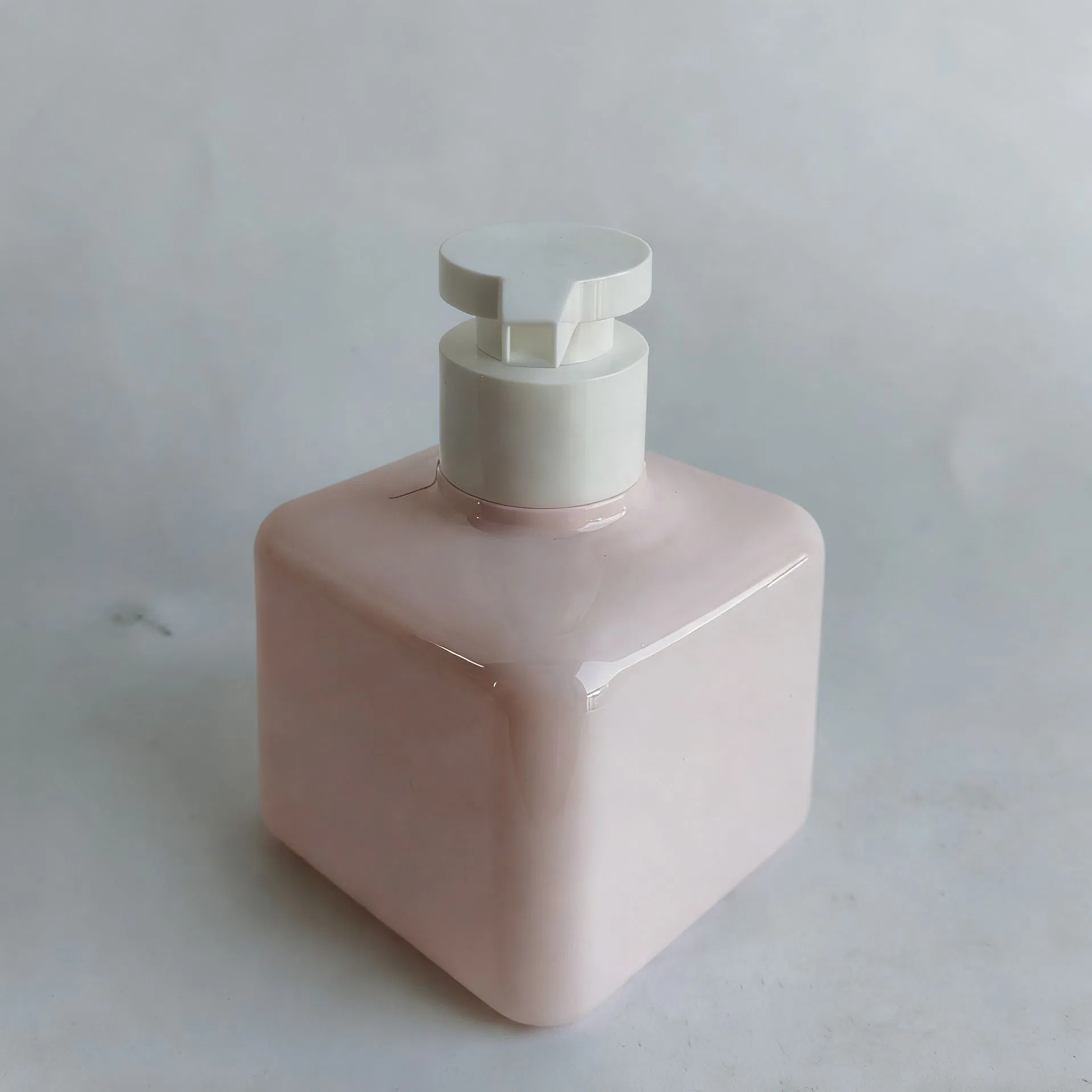 Customized Color Pet Plastic Bottle with Lotion Pump