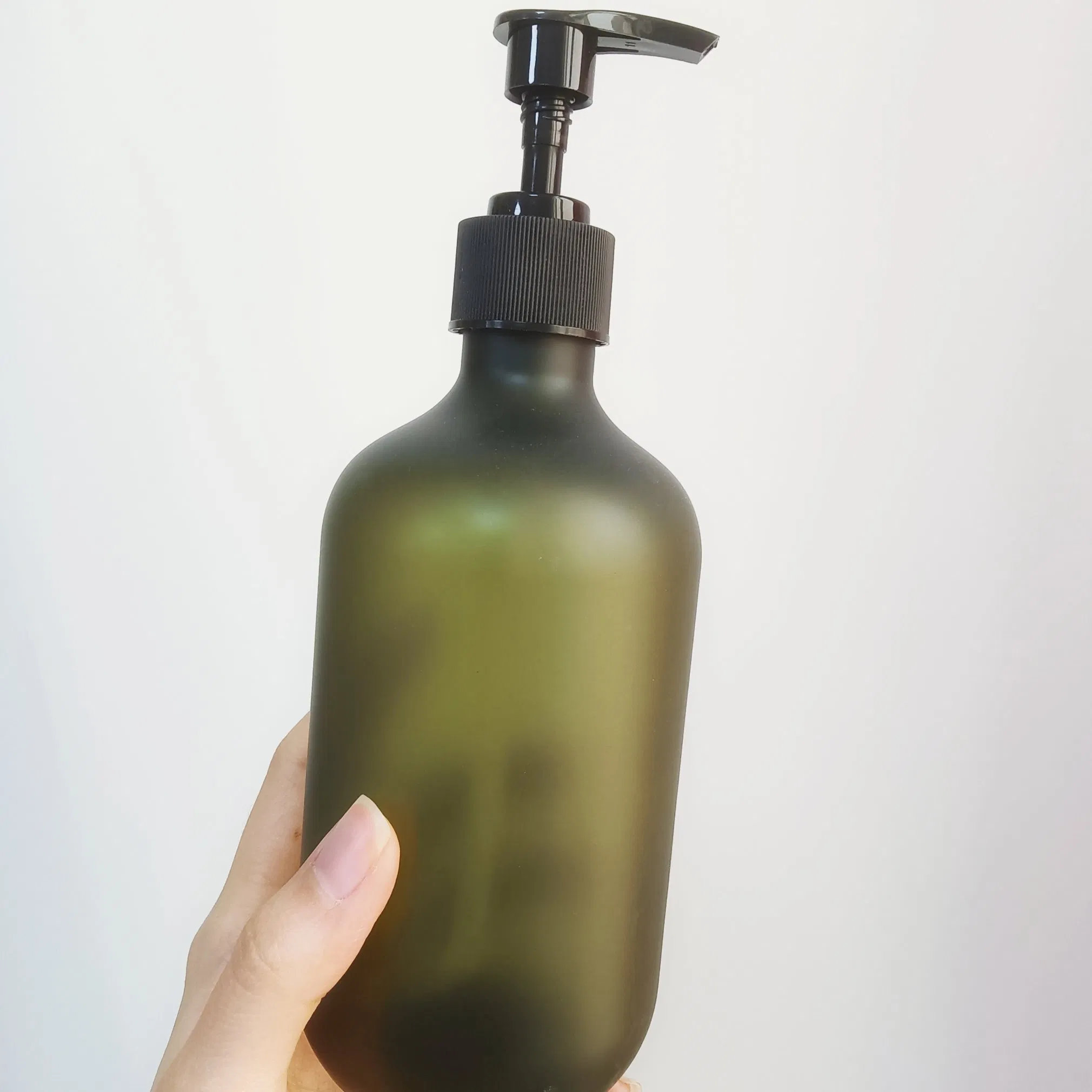 Recyclable Empty Plastic Frosted Bottle with Black Lotion Pump