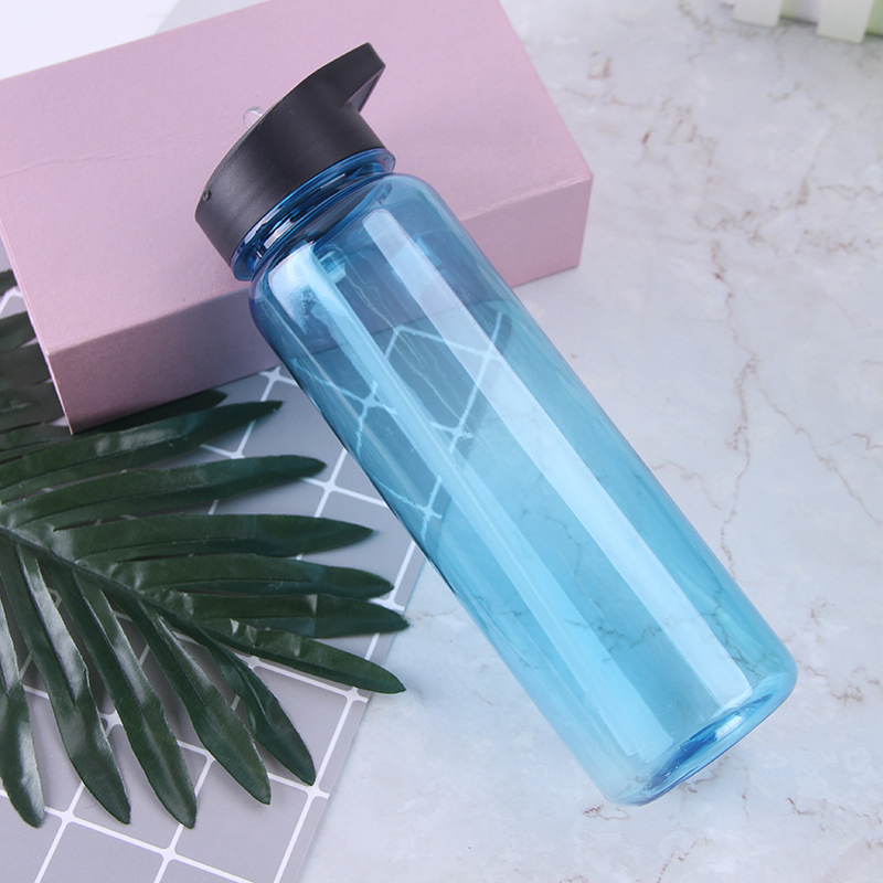 Wholesale 24oz Colored Clear Sustainable Large Capacity Portable Sport Water Tumbler Plastic Water Bottles with Jugs and Hooks