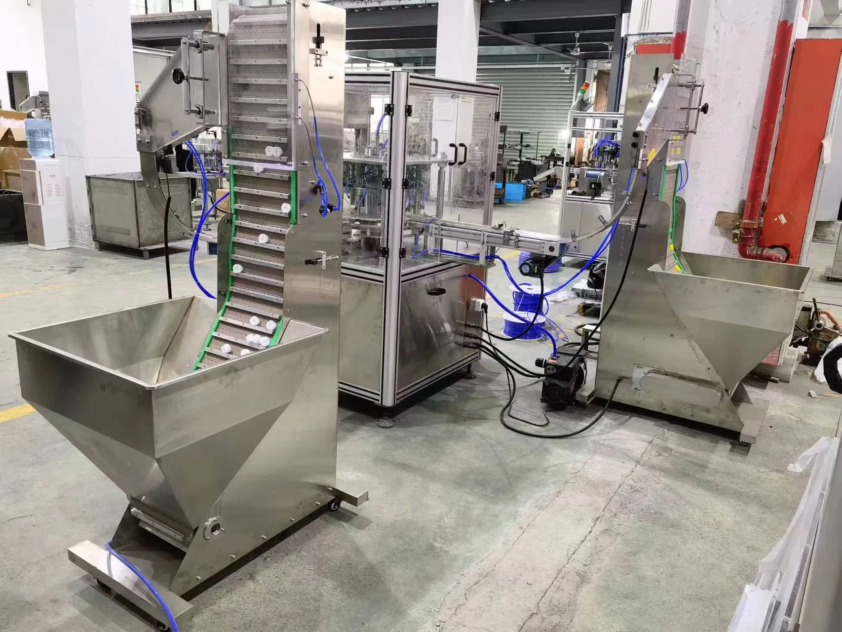 Automatic Plastic Bottle Cover Flip Top Disc Top/Multi-Part/Childproof/Edible Oil/ Medicine /Cosmetics Cap Lid Assembly Closing Machine