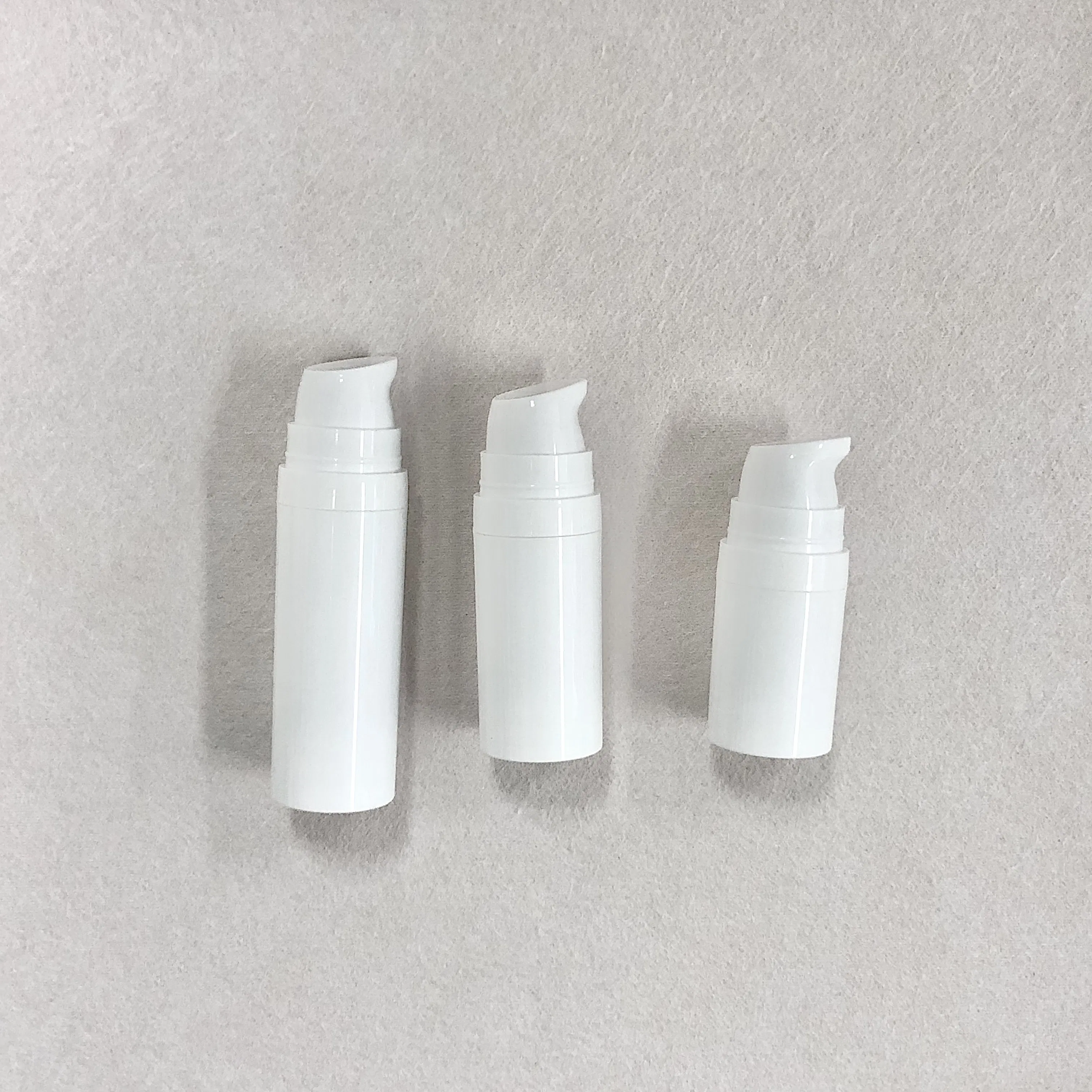 30ml 50ml Travel Friendly White Vacuum Cosmetic Lotion Bottle Plastic Airless Bottle Multiple Sizes with Gold