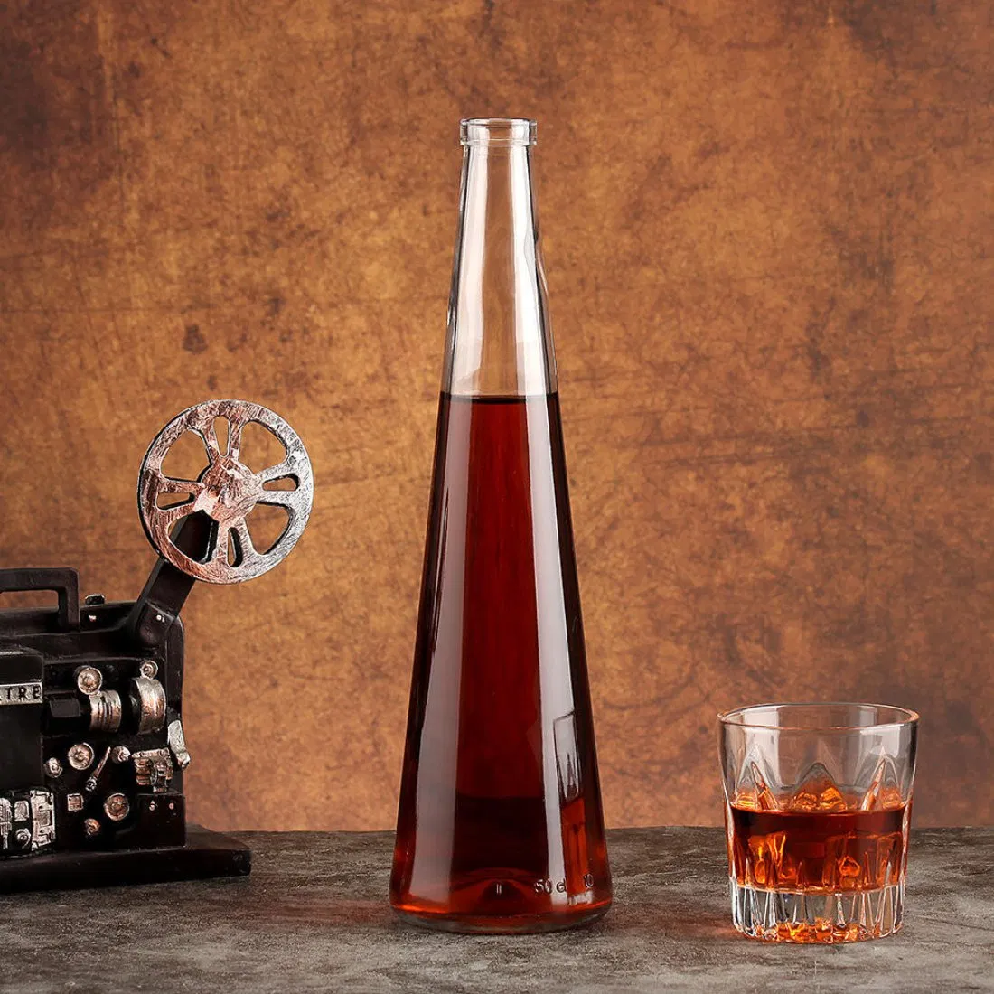 Clear Beverage Plastic Juice Bottle, Reusable Drink Containers Portable Water Bottle for Juice, Smoothies, Milk, Pyramid Shape