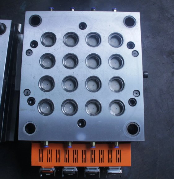 Hot Runner Flip Top Cap Mould with Cap Closing System in-Mold Closing for Cosmetic Bottle, Sanitizer Bottle, Injection Mould, Plastic Mold