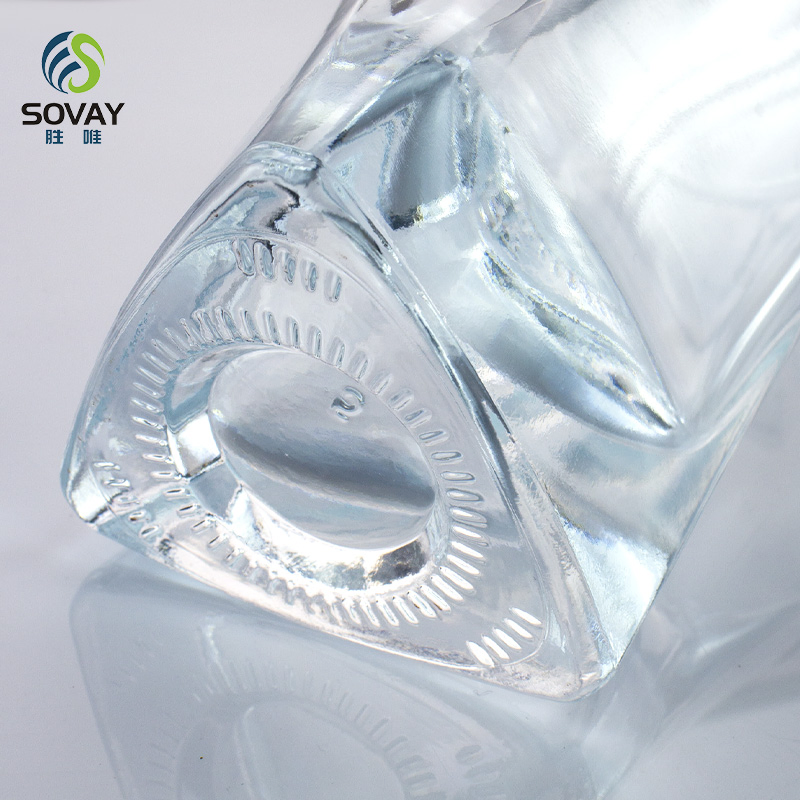 Custom 500ml Boston Glass Wine Bottles with Cork for Vodka Whisky Rum Packaging Custom Logo Plastic Cap