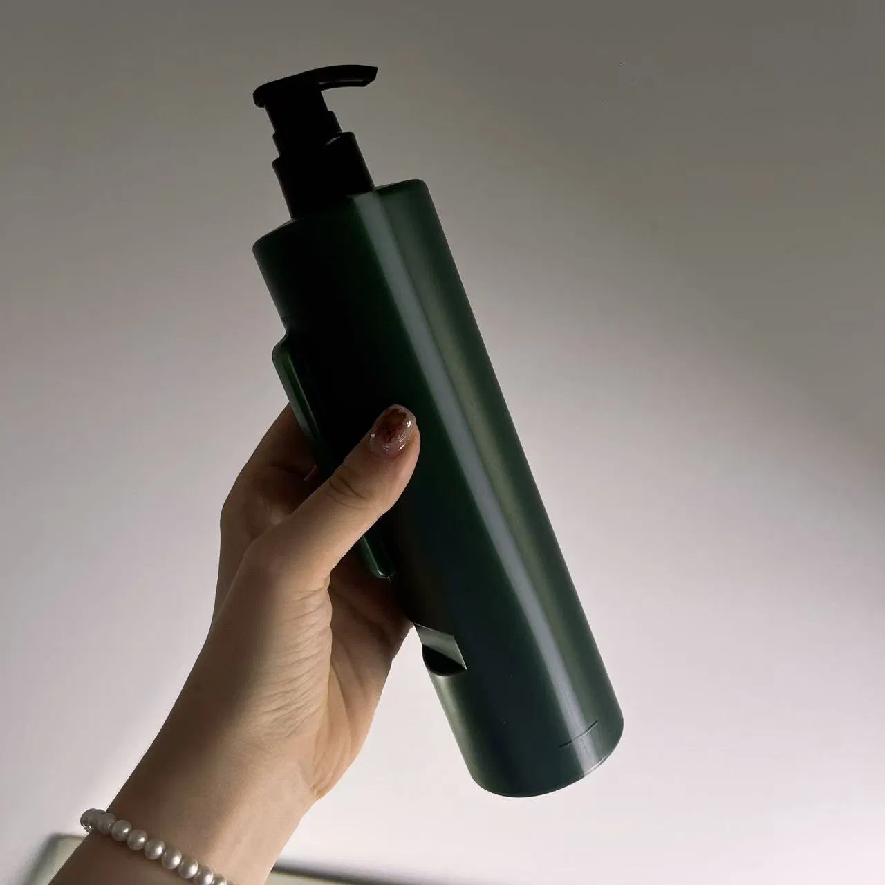 Portable Travel-Size Shampoo Plastic Bottle! Compact Size Saves Space, This Plastic Bottle Fits Easily Into Luggage