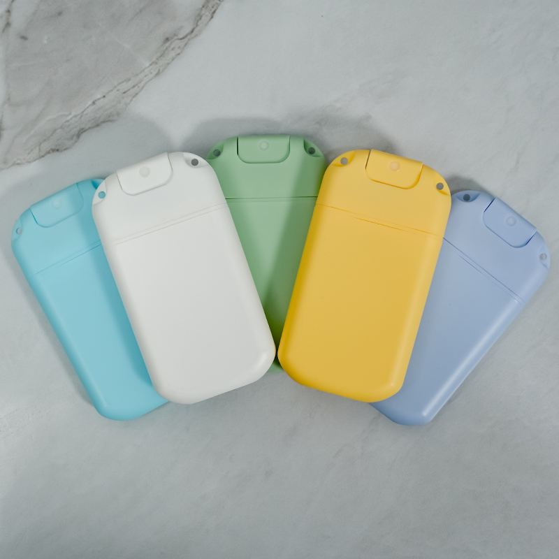 Plastic 30ml Refillable Flat Spray Bottle for Cosmetics