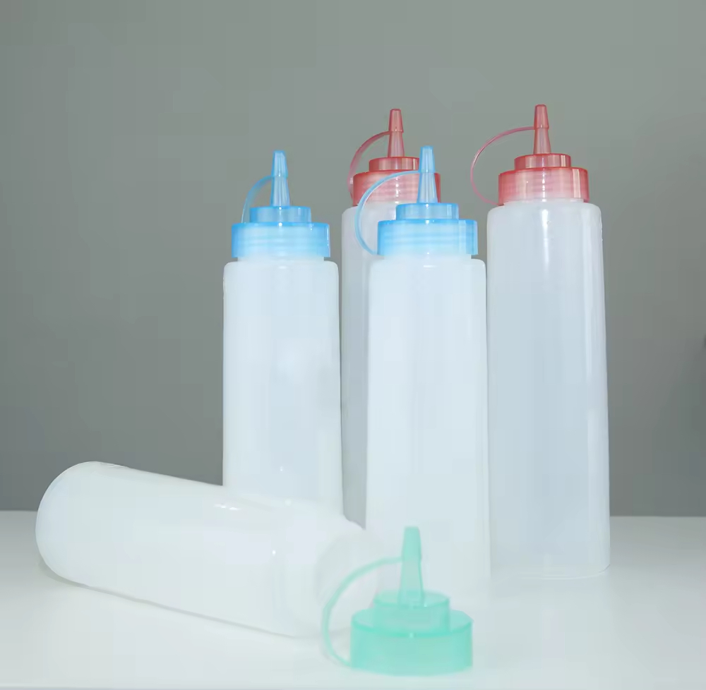 24 Ounce Squeeze Bottle Clear Plastic Free Refillable Squeeze Bottle for Olive Oil Dressing Sauce