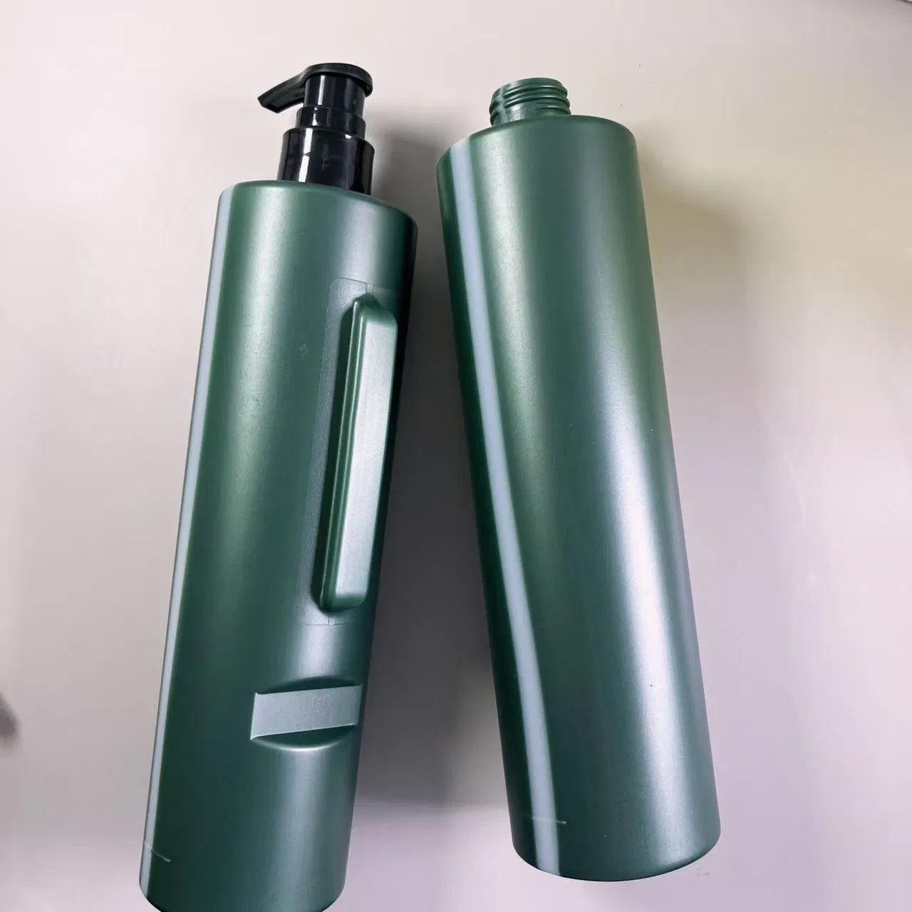 Portable Travel-Size Shampoo Plastic Bottle! Compact Size Saves Space, This Plastic Bottle Fits Easily Into Luggage