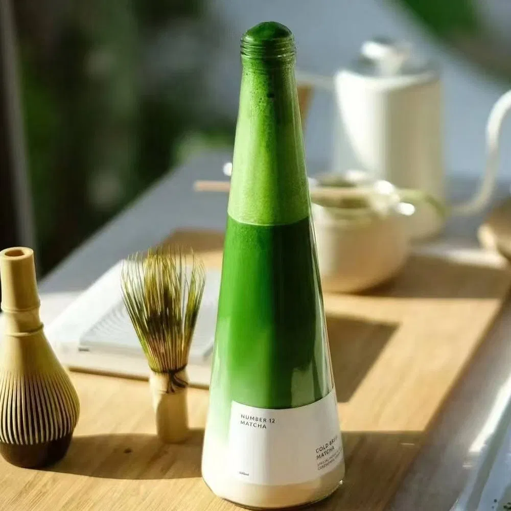 Clear Beverage Plastic Juice Bottle, Reusable Drink Containers Portable Water Bottle for Juice, Smoothies, Milk, Pyramid Shape